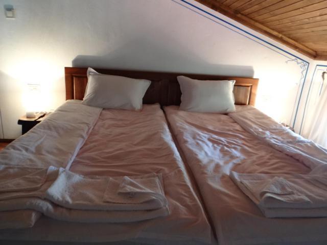 Hotel Недкова Къща à Koprivchtitsa Extérieur photo