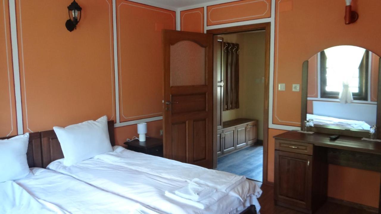 Hotel Недкова Къща à Koprivchtitsa Extérieur photo