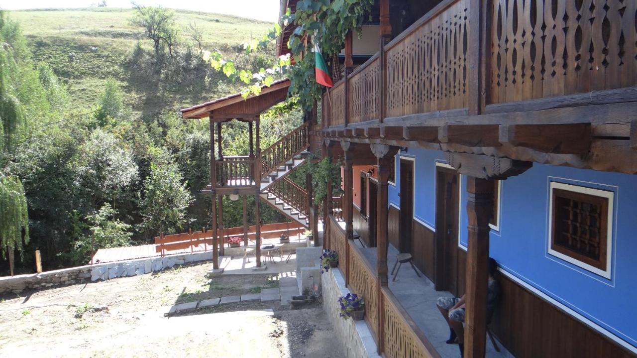 Hotel Недкова Къща à Koprivchtitsa Extérieur photo