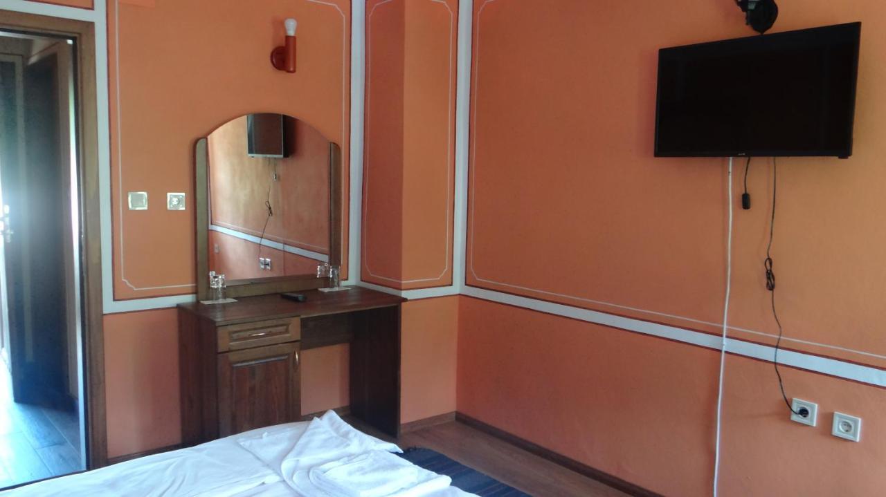 Hotel Недкова Къща à Koprivchtitsa Extérieur photo