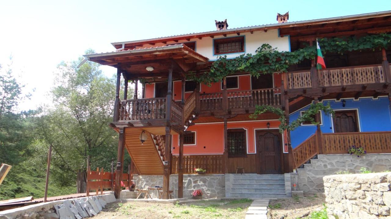 Hotel Недкова Къща à Koprivchtitsa Extérieur photo