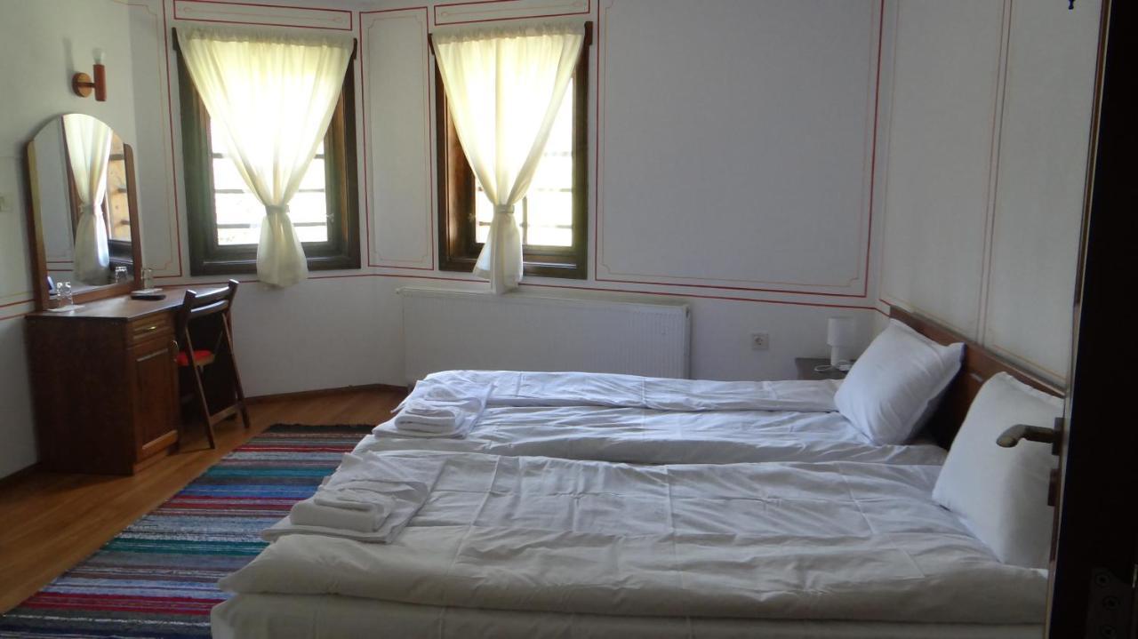 Hotel Недкова Къща à Koprivchtitsa Extérieur photo