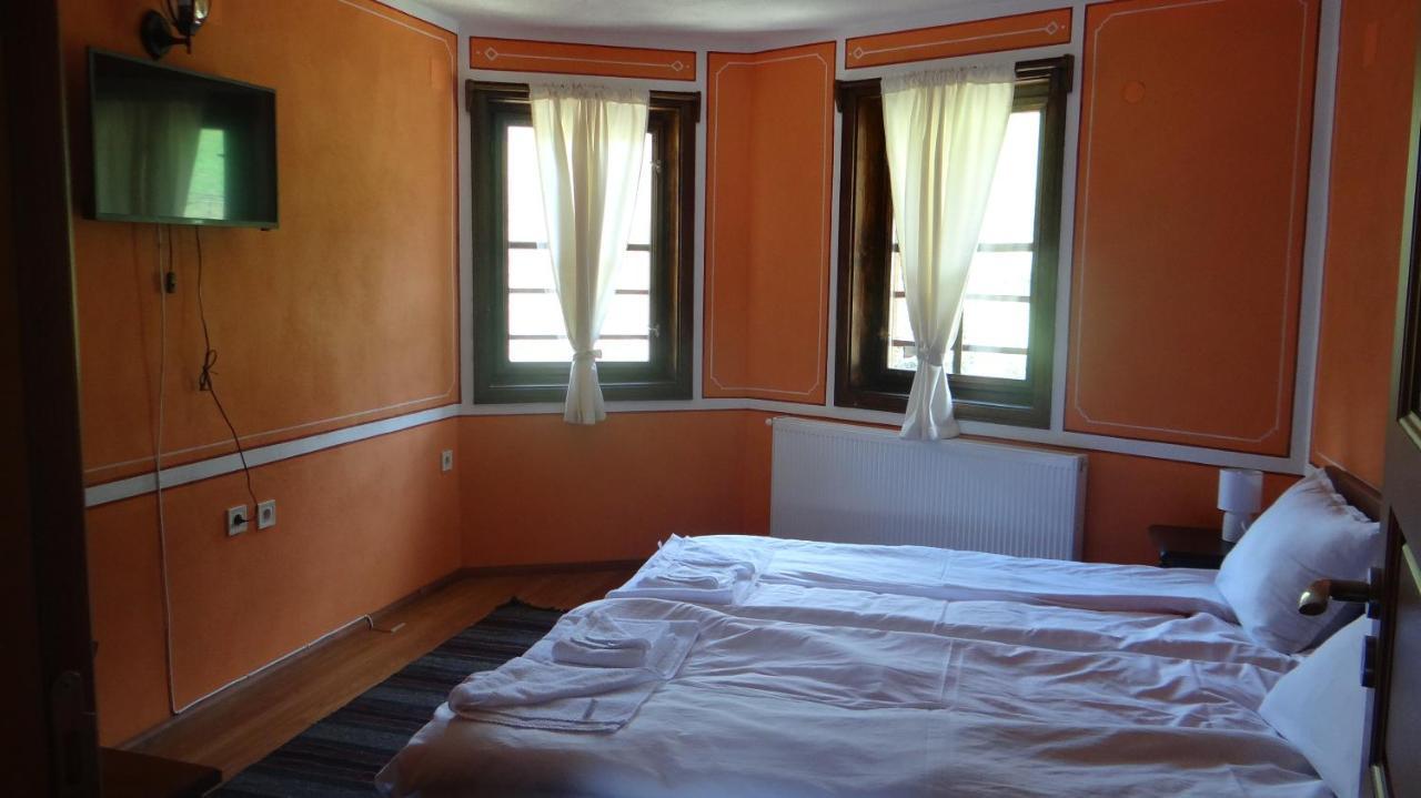 Hotel Недкова Къща à Koprivchtitsa Extérieur photo