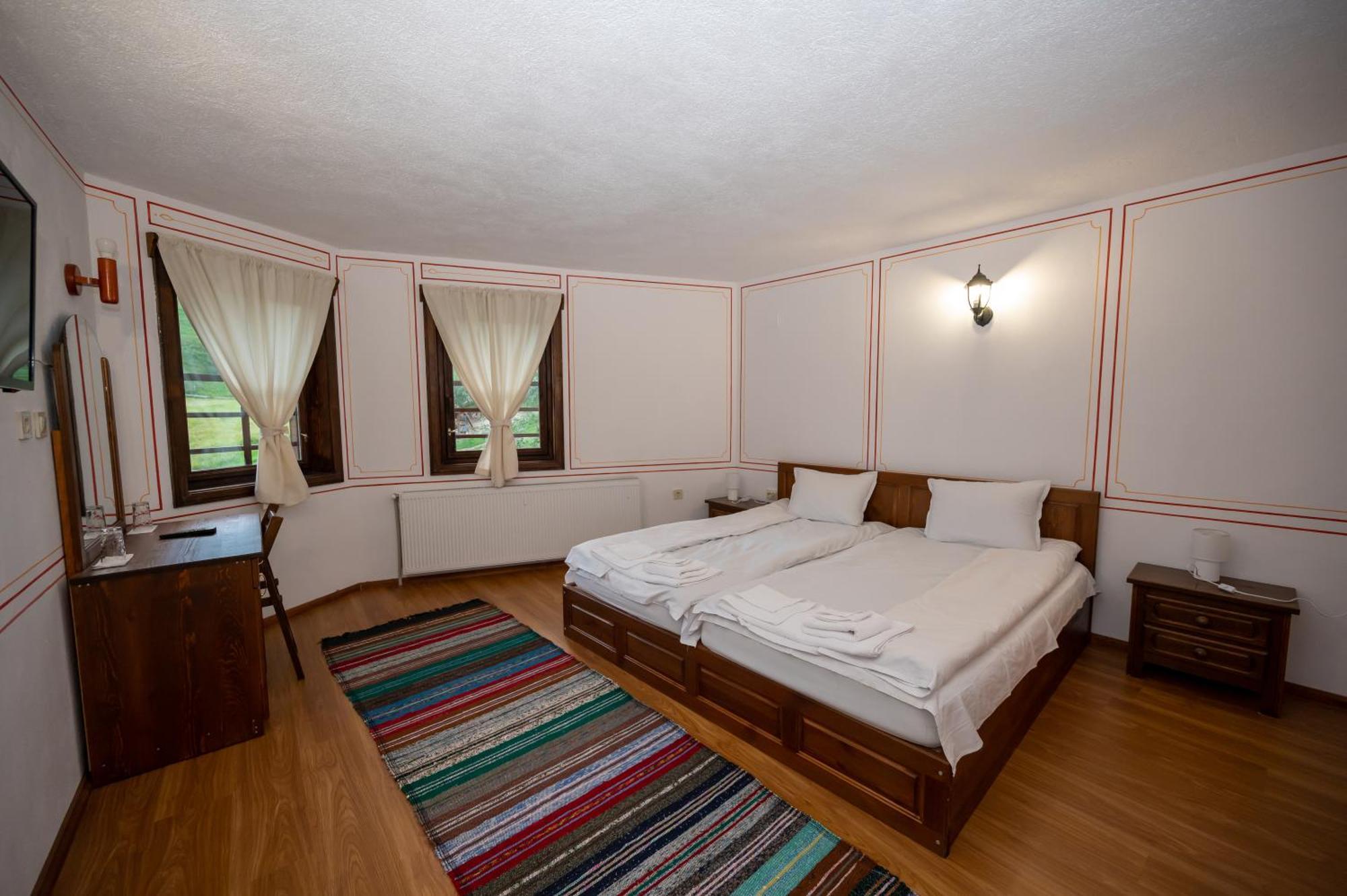 Hotel Недкова Къща à Koprivchtitsa Extérieur photo