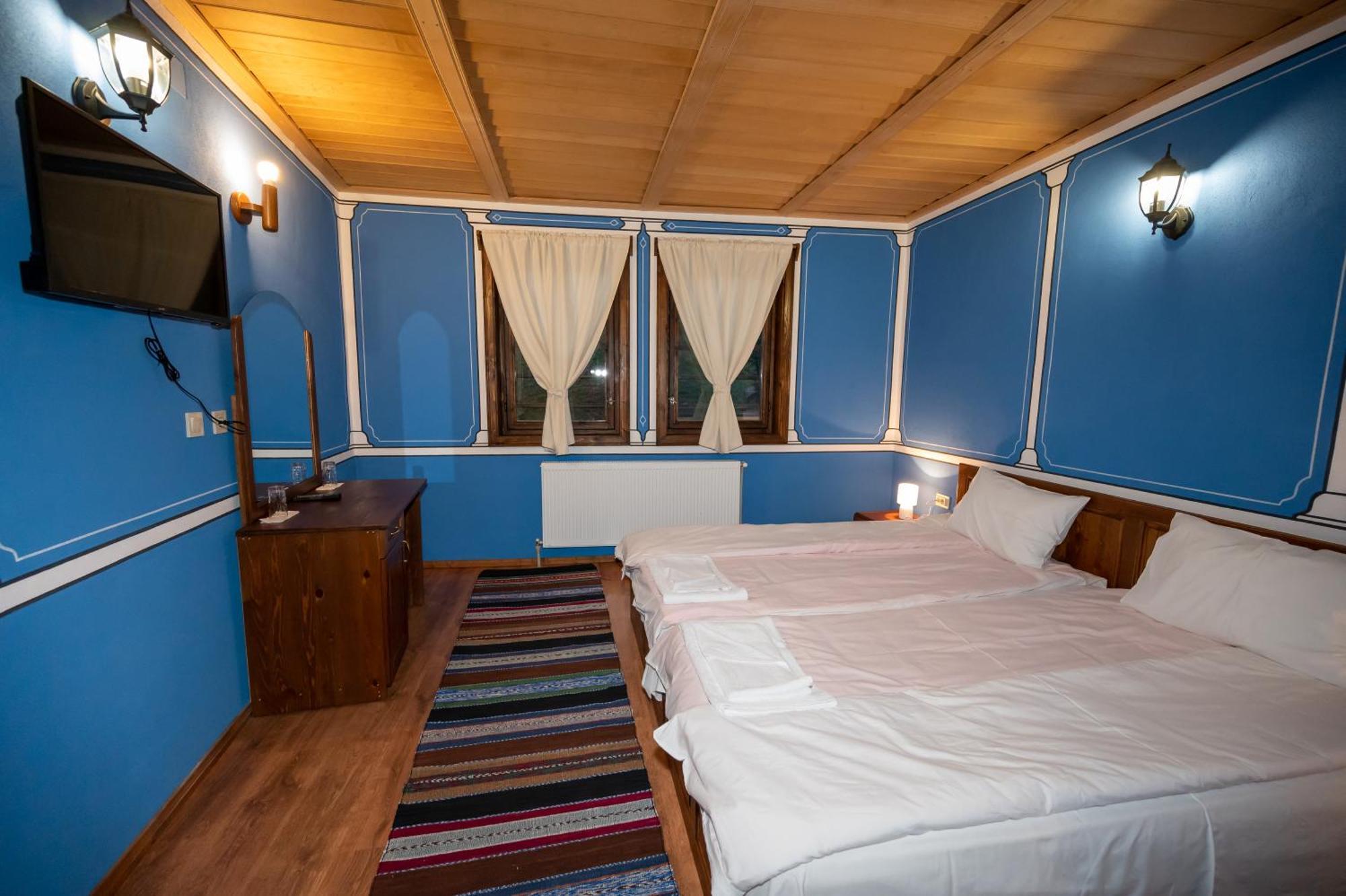 Hotel Недкова Къща à Koprivchtitsa Extérieur photo