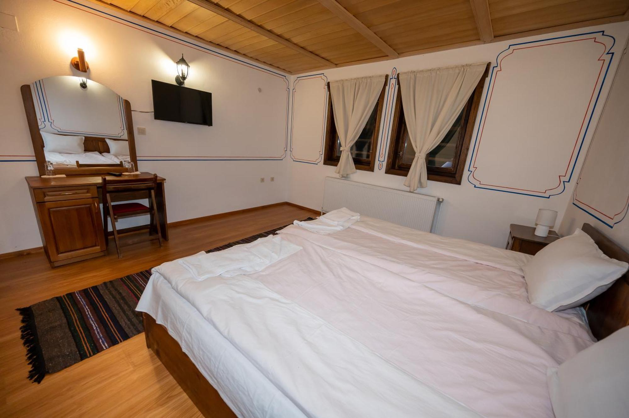 Hotel Недкова Къща à Koprivchtitsa Extérieur photo