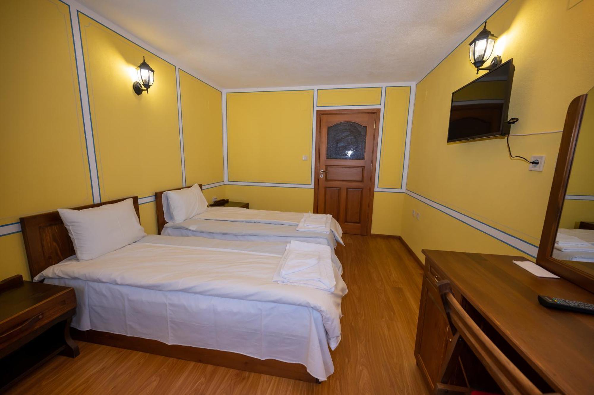 Hotel Недкова Къща à Koprivchtitsa Extérieur photo