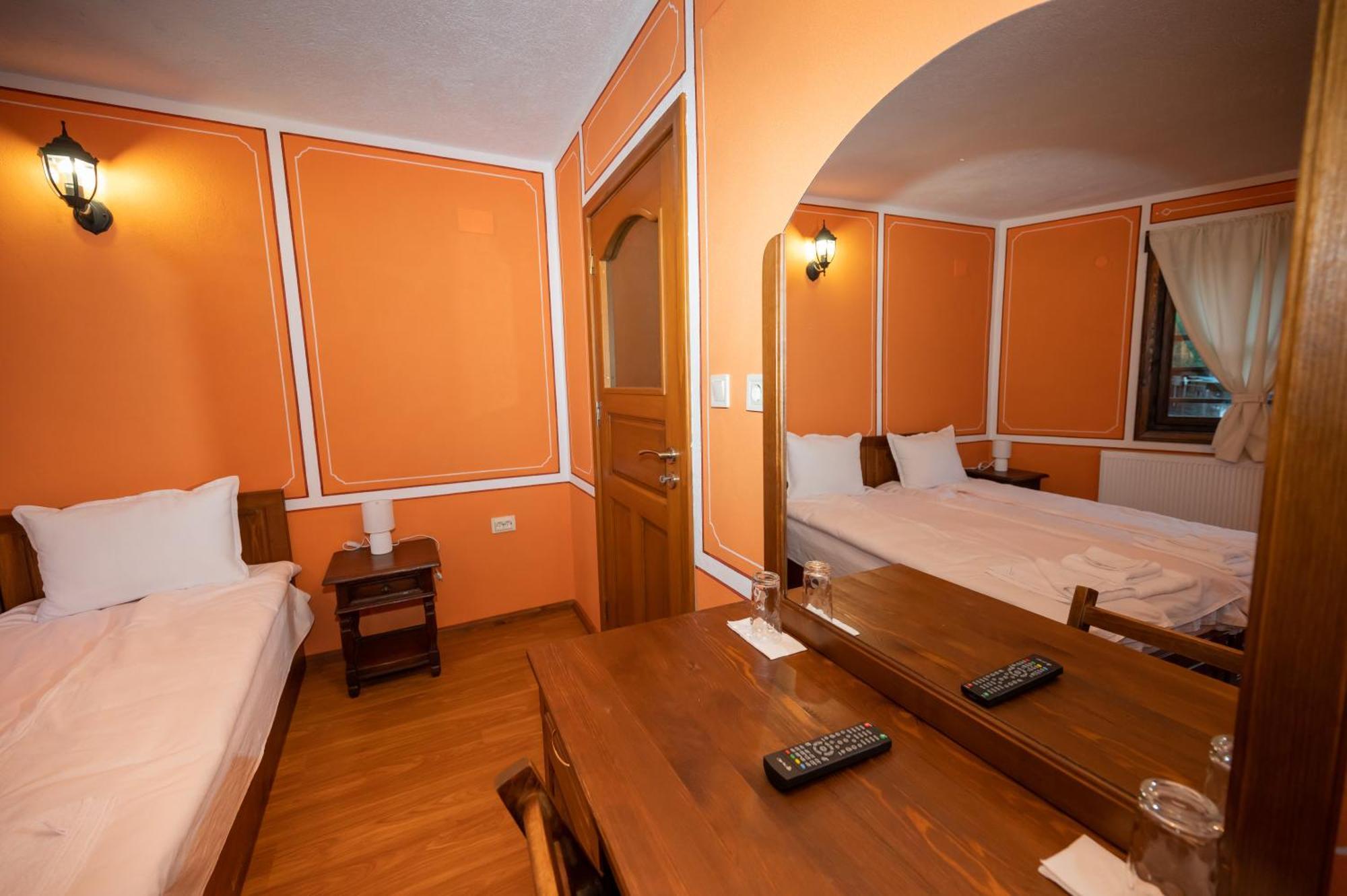 Hotel Недкова Къща à Koprivchtitsa Extérieur photo