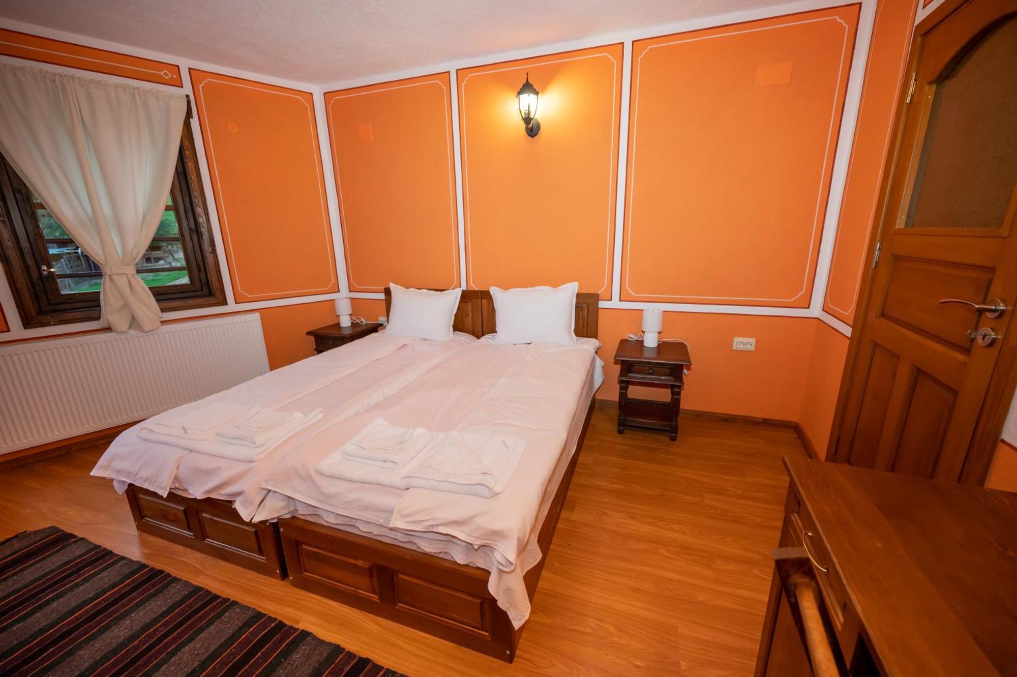 Hotel Недкова Къща à Koprivchtitsa Extérieur photo