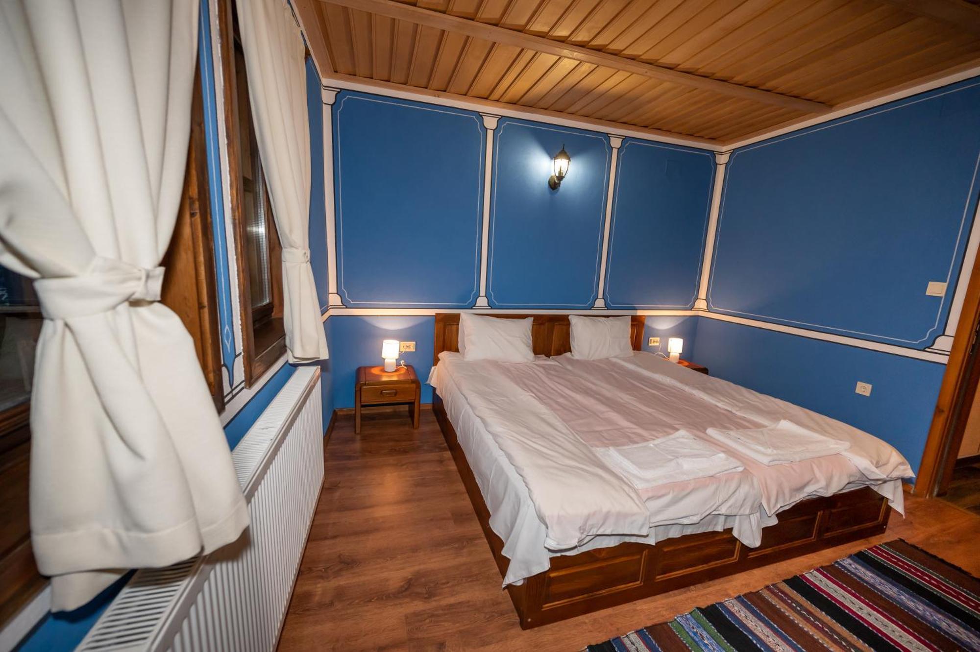 Hotel Недкова Къща à Koprivchtitsa Extérieur photo