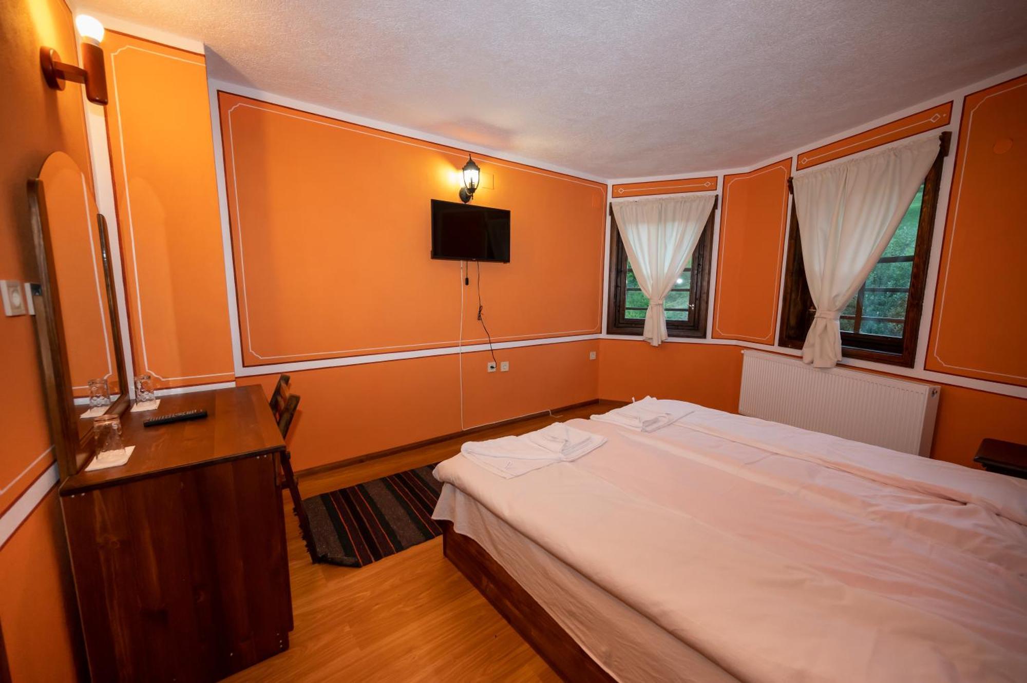 Hotel Недкова Къща à Koprivchtitsa Extérieur photo