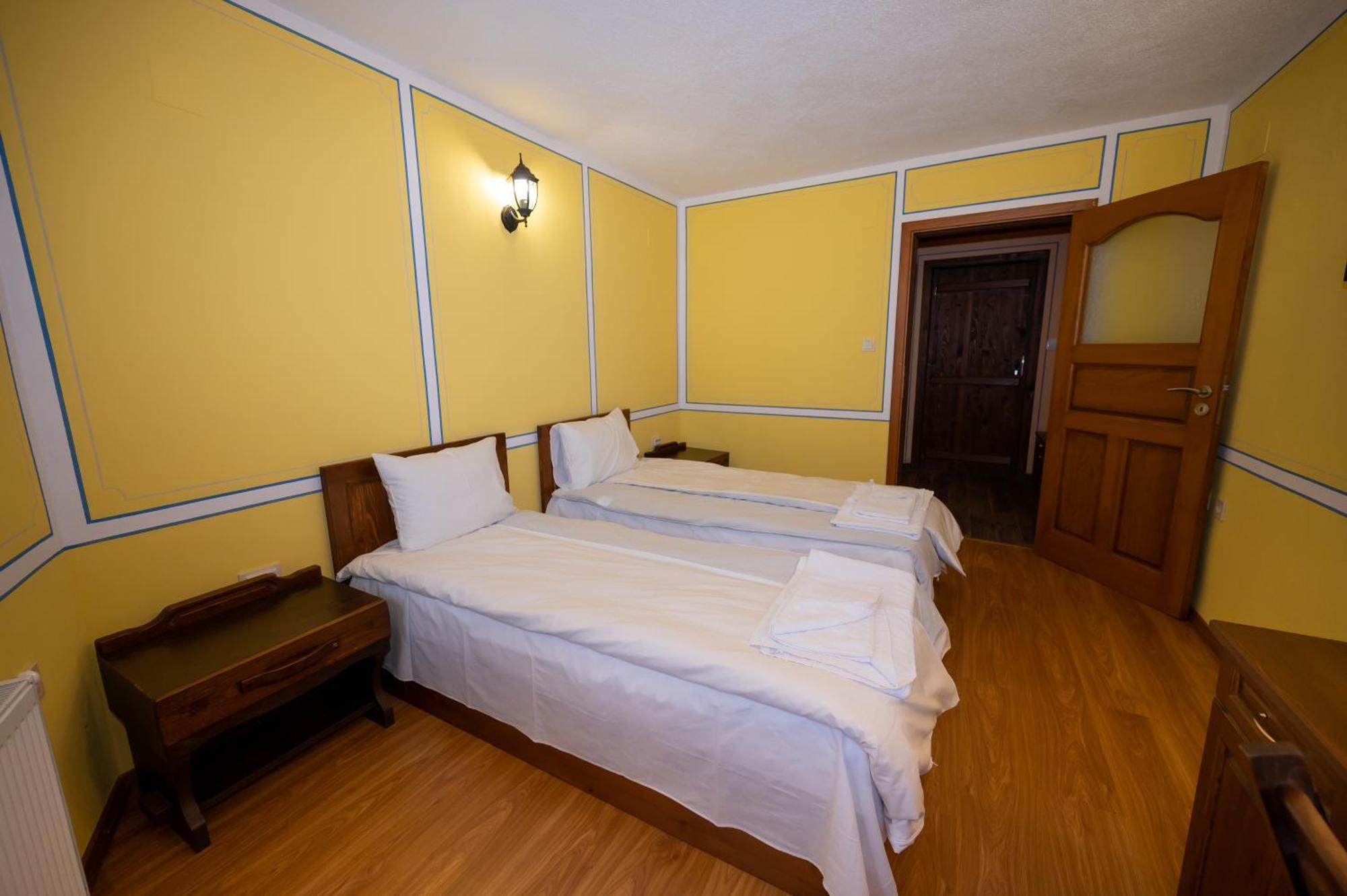 Hotel Недкова Къща à Koprivchtitsa Extérieur photo