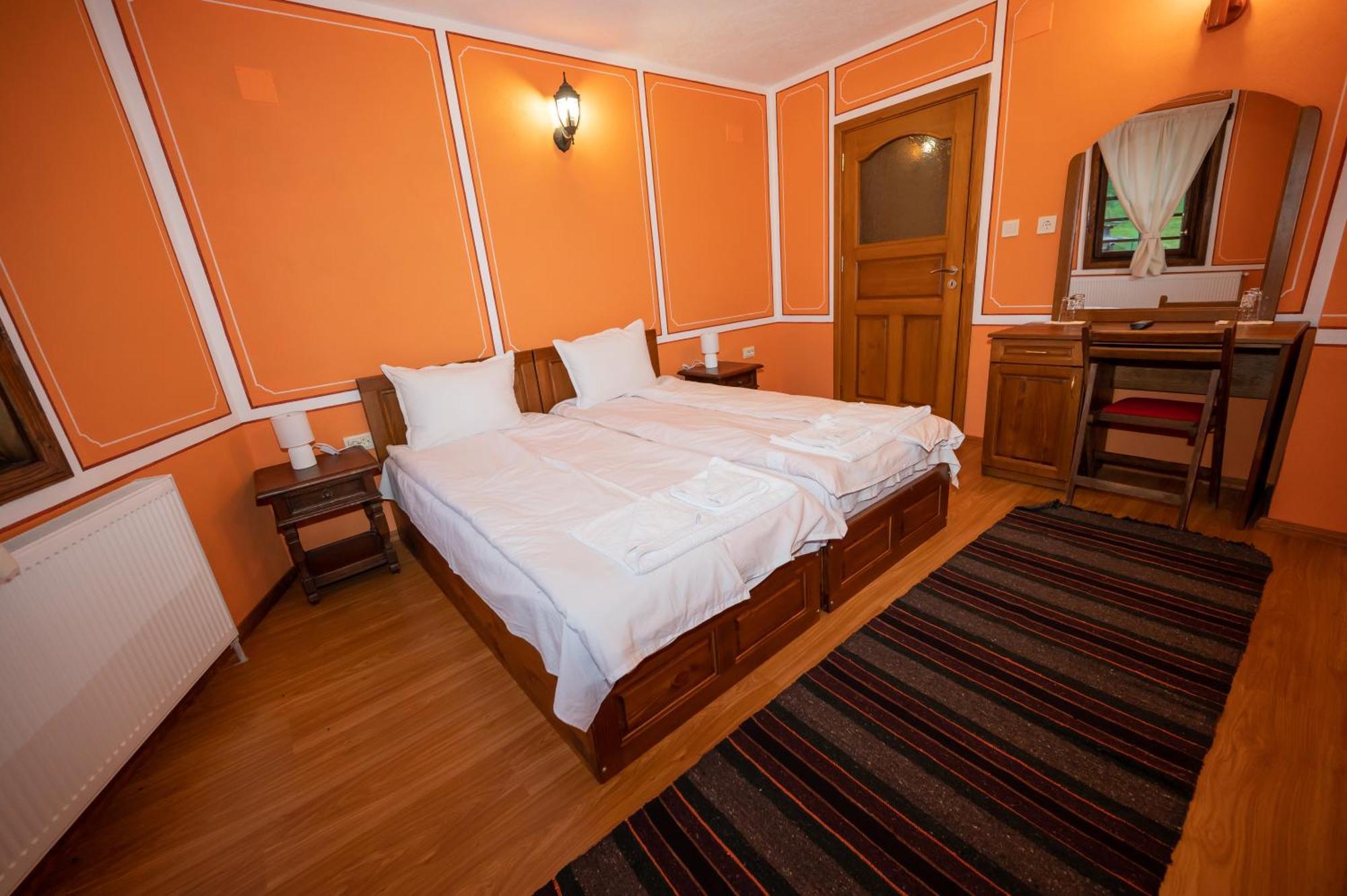Hotel Недкова Къща à Koprivchtitsa Extérieur photo