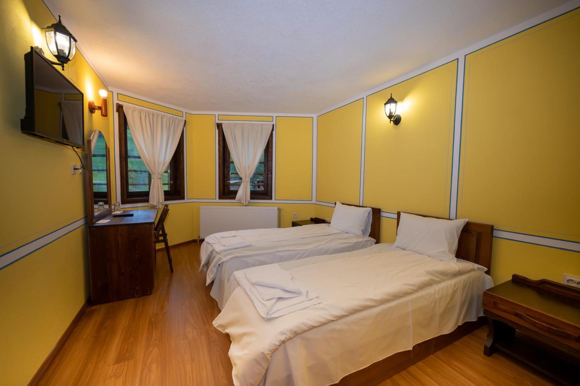 Hotel Недкова Къща à Koprivchtitsa Extérieur photo