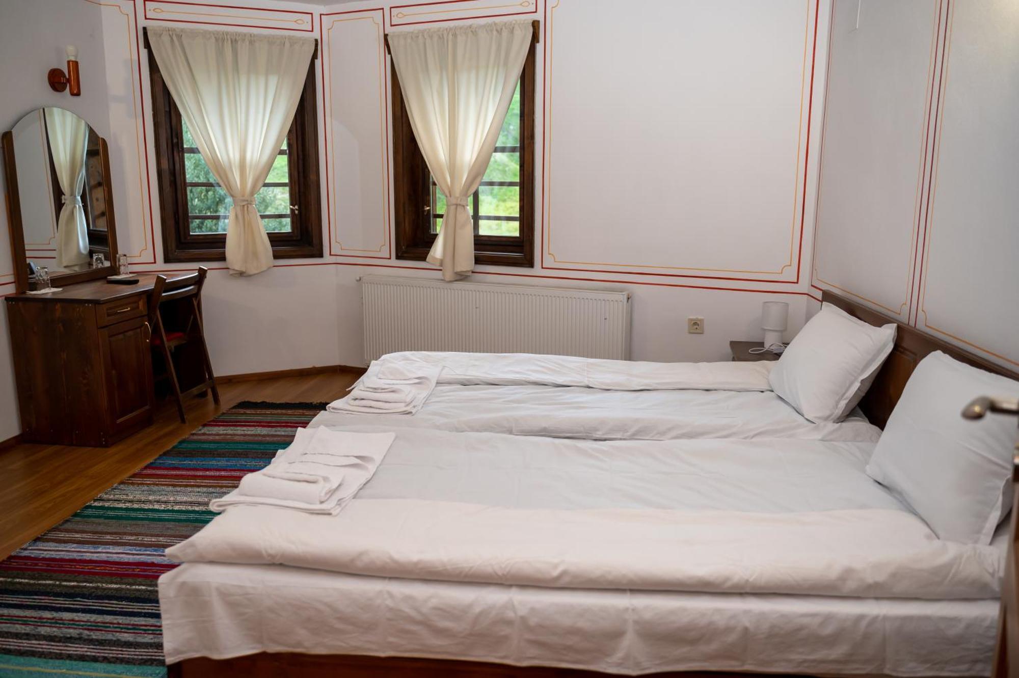 Hotel Недкова Къща à Koprivchtitsa Extérieur photo