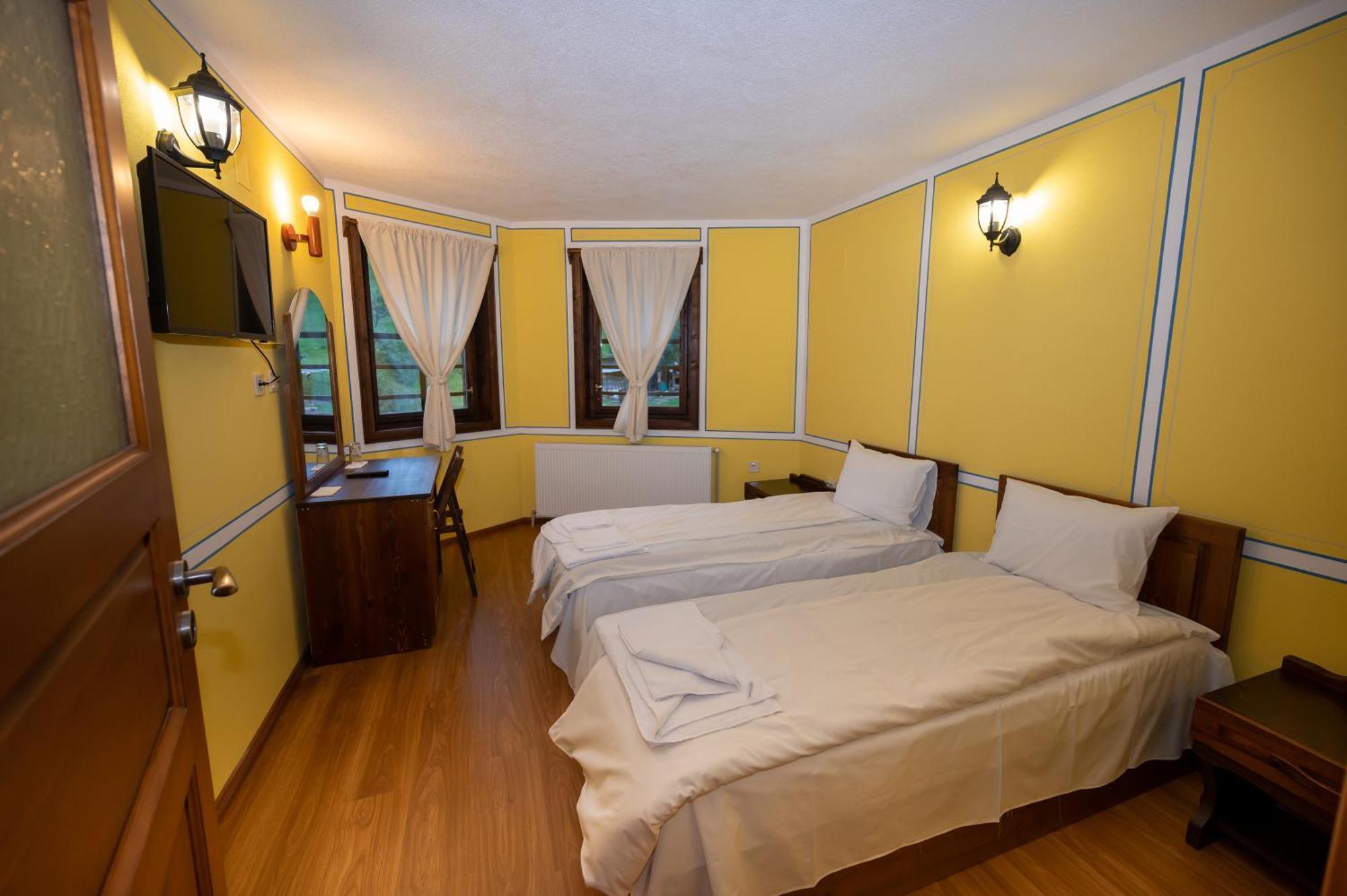 Hotel Недкова Къща à Koprivchtitsa Extérieur photo