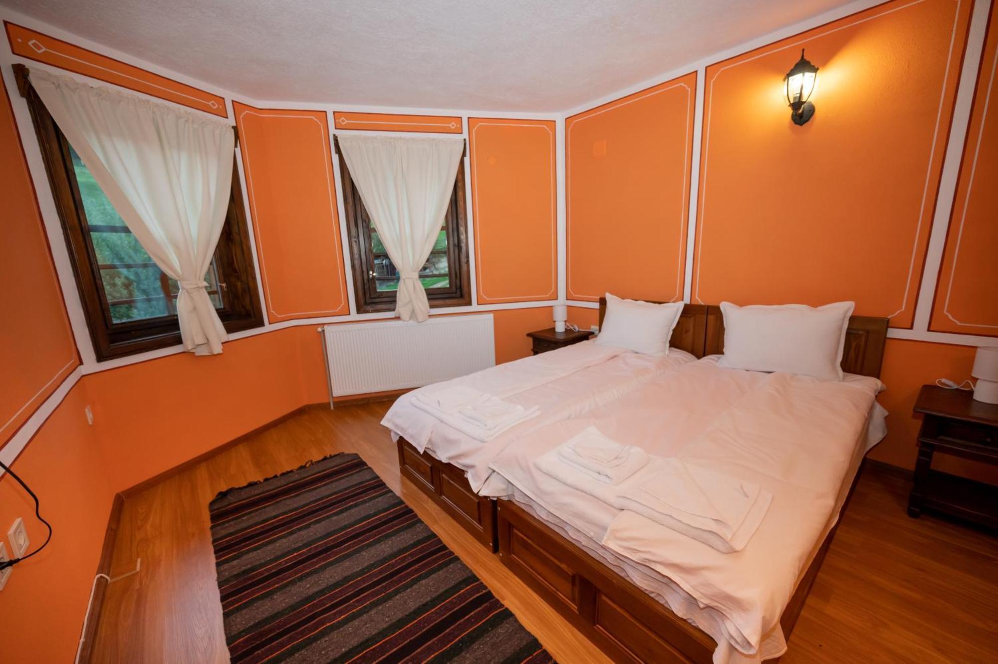 Hotel Недкова Къща à Koprivchtitsa Extérieur photo