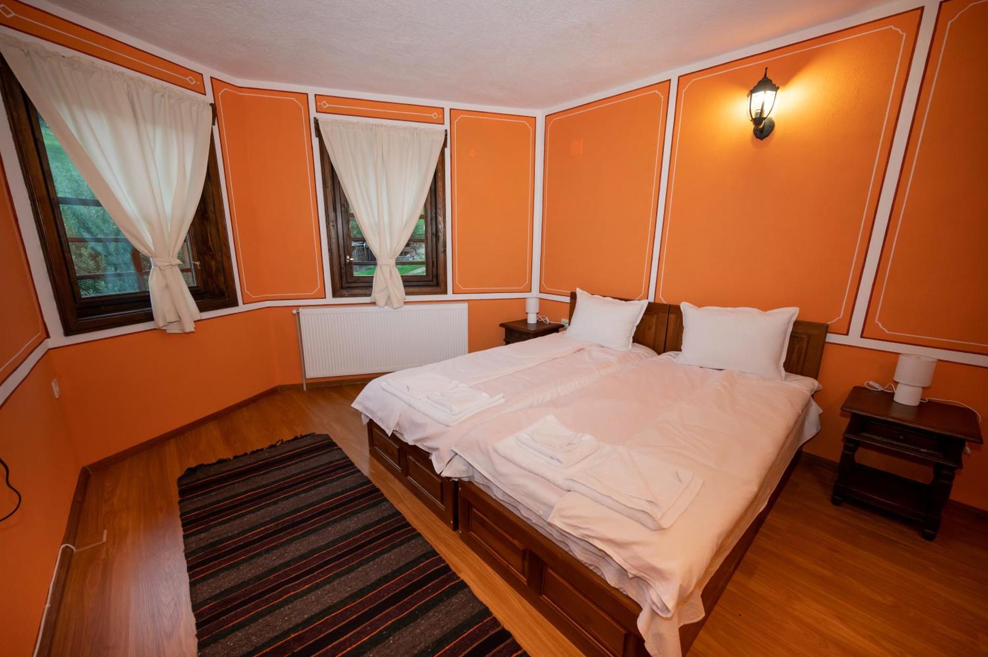 Hotel Недкова Къща à Koprivchtitsa Extérieur photo