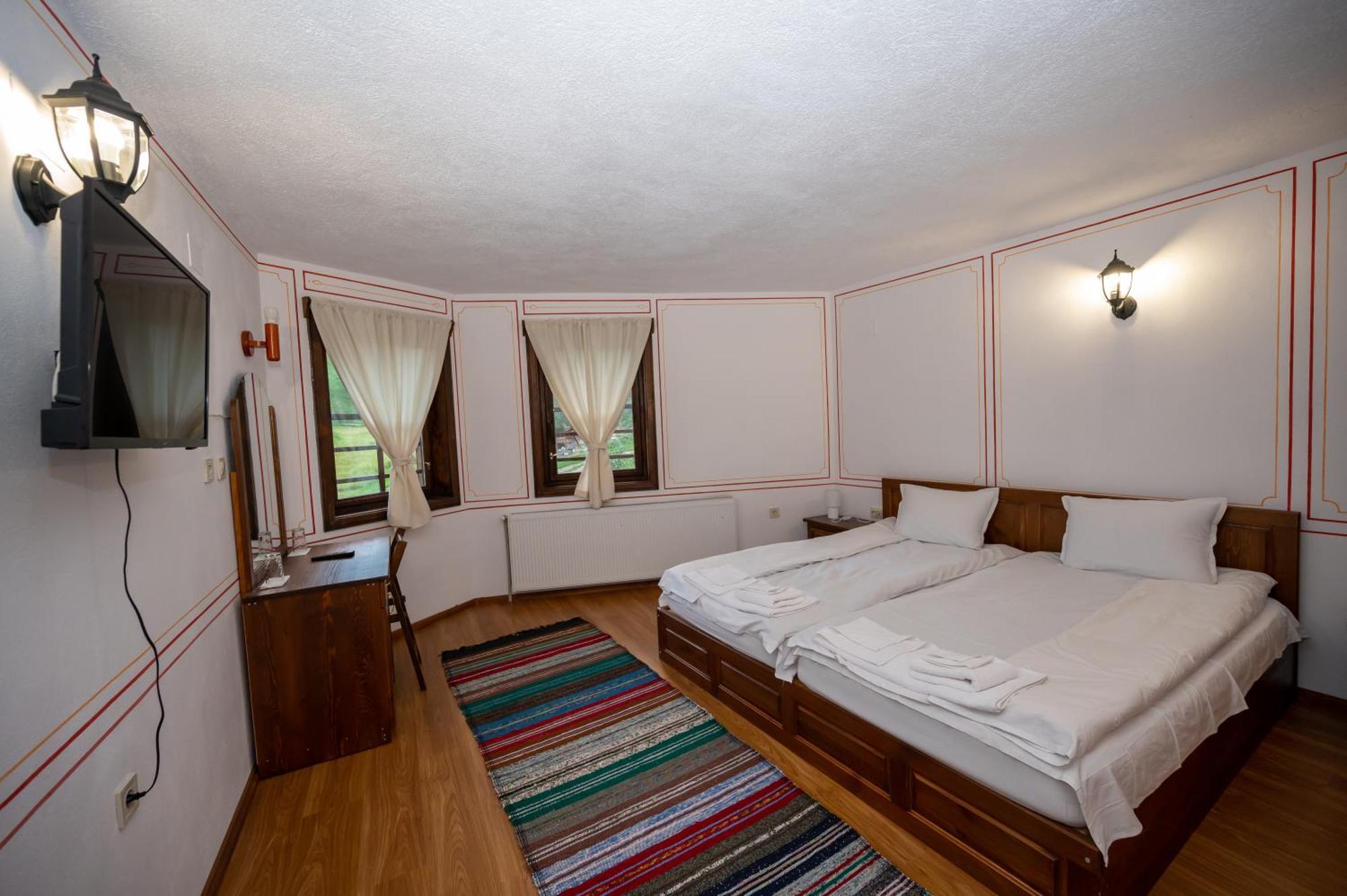 Hotel Недкова Къща à Koprivchtitsa Extérieur photo