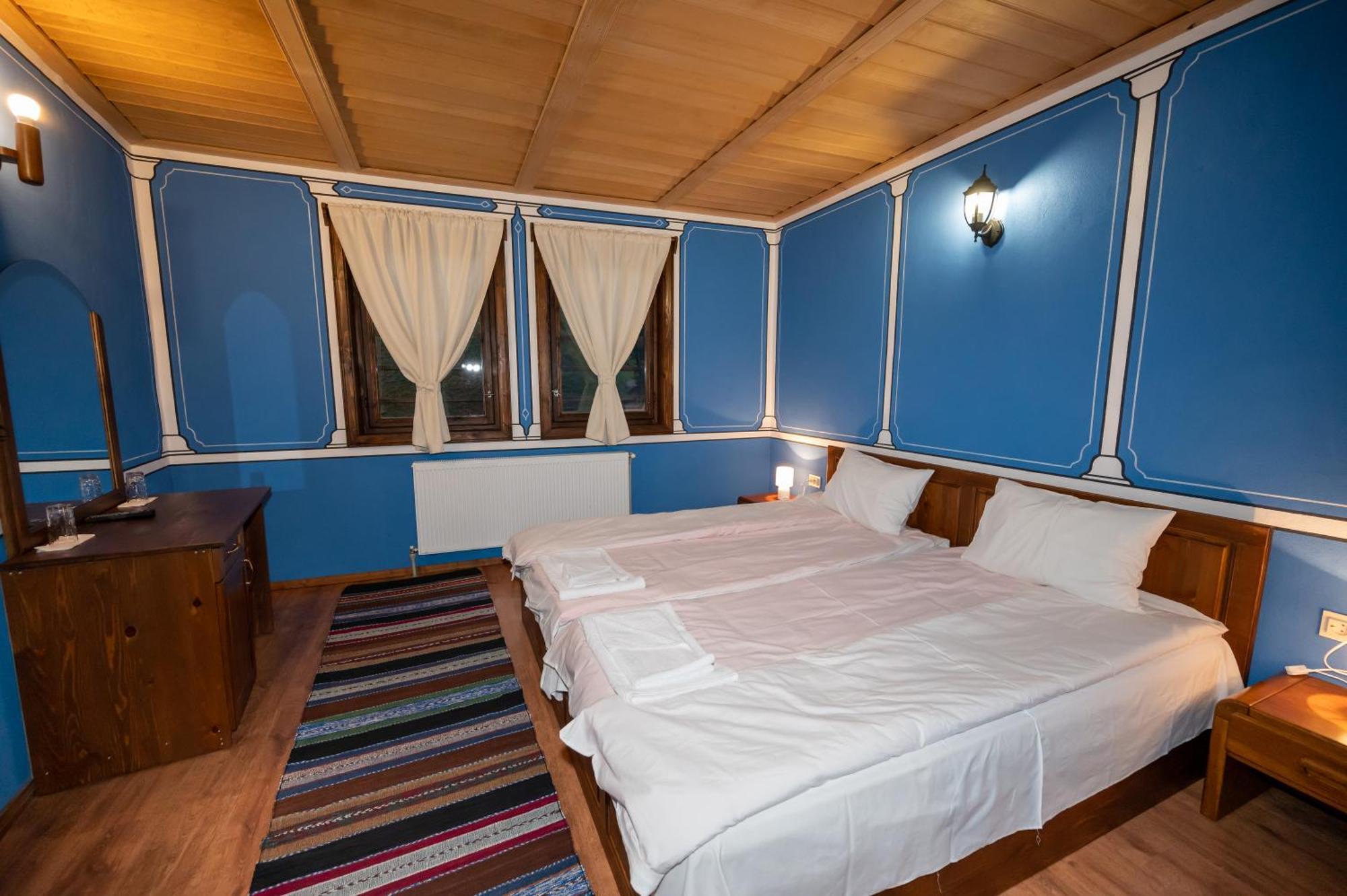 Hotel Недкова Къща à Koprivchtitsa Extérieur photo