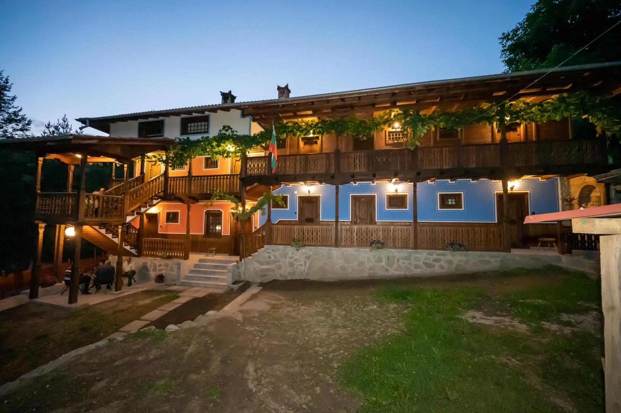 Hotel Недкова Къща à Koprivchtitsa Extérieur photo